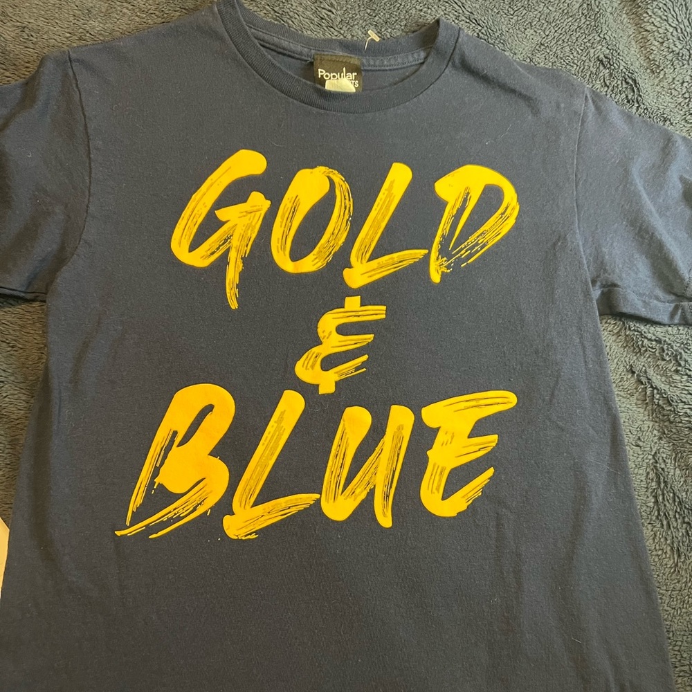 Men’s Small, popular sports,‎ gold and blue tshirt. Good condition